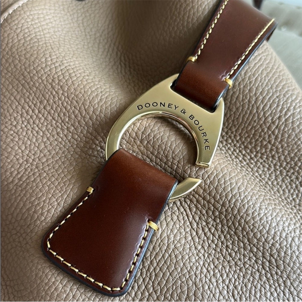 👜LIKE NEW👜 Dooney & Bourke Florentine East/West Shopper in Mushroom - Picture 3 of 9